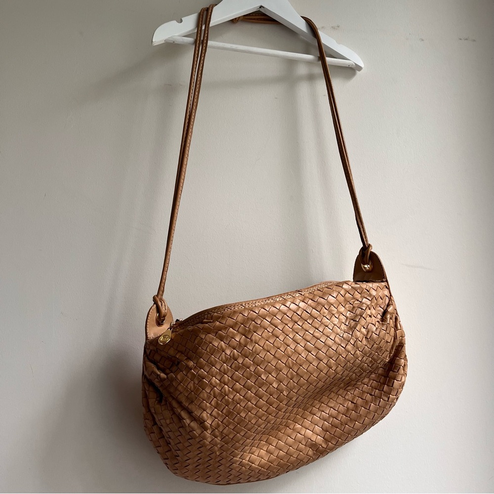 Elegant Tan Woven Shoulder Bag